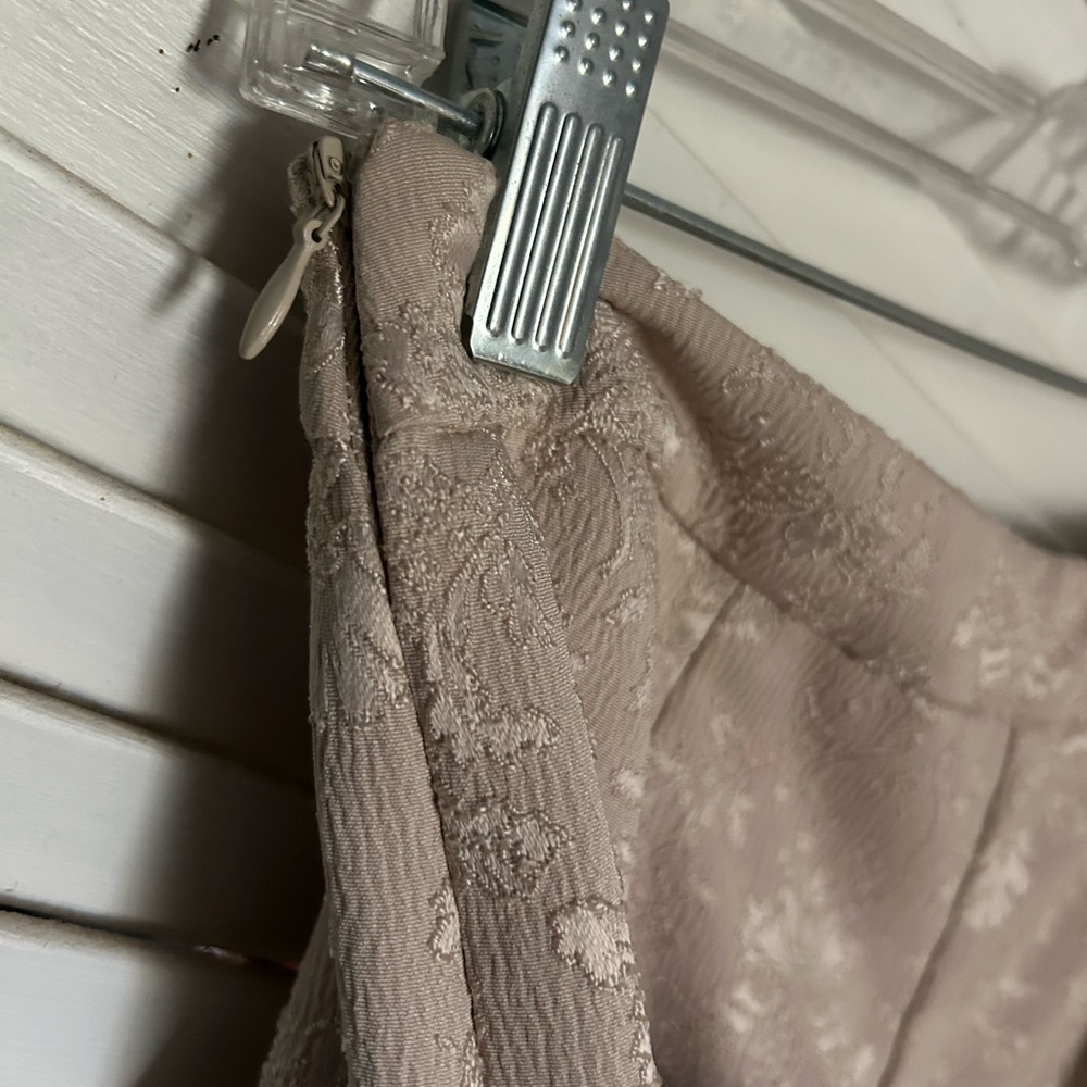 Forever 21 | Embroidered Pleated Shorts - Picture 3 of 5